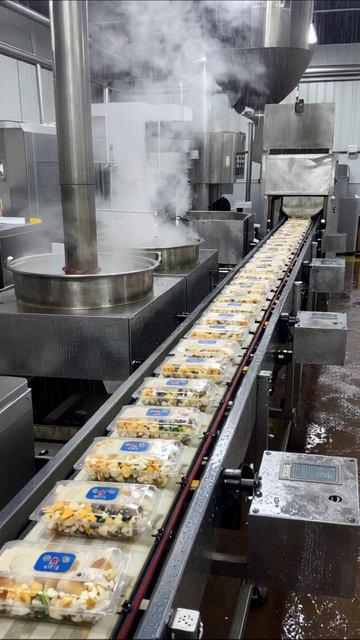 Производственный процесс упаковки пищи #производство #упаковка #еда