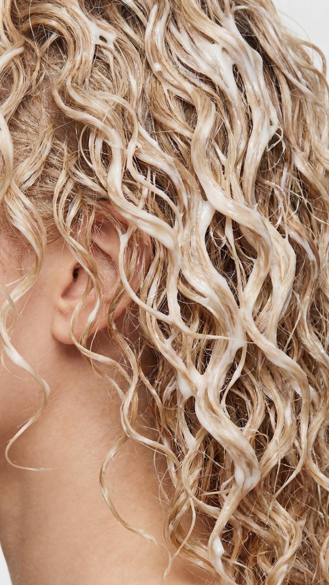 Правила мытья кудрявых волос без вреда