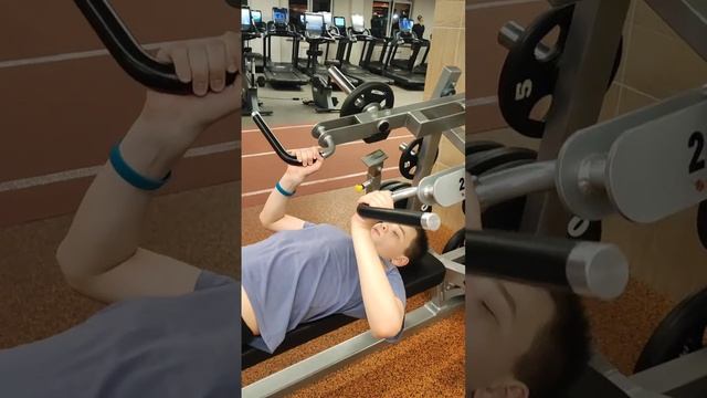 6.04.2026г.  Сын мой Воложанин Лев 12 лет. Город Челябинск ходим в спорт зал, тренируемся и  плаваем