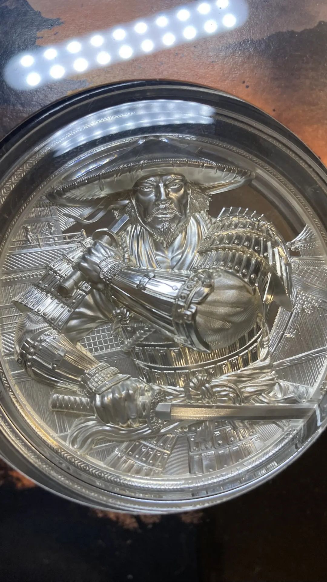 Серебряная монета о-вов Кука 