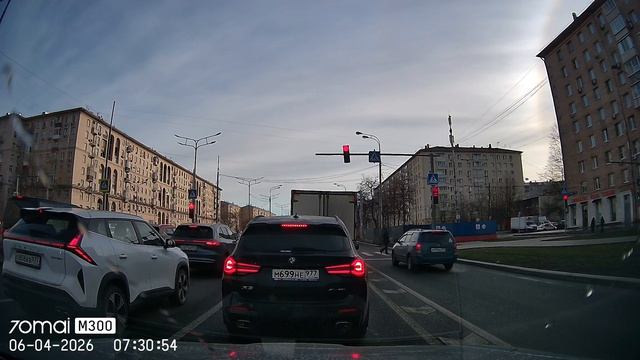 Toyota Х414ХК177
Движение по полосе для общественного транспорта, проезд на красный