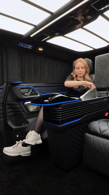 Завершённый проект: «Midnight» Mercedes-Benz V-Class KARAT Edition стильный премиум офис на колесах