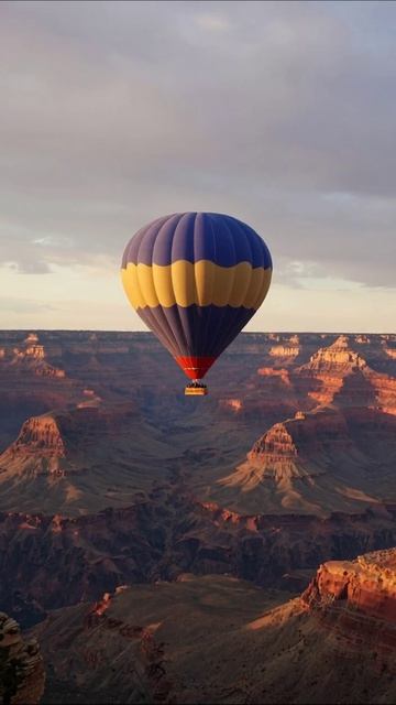 Воздушный шар над Гранд-Каньоном #пейзажи #приключения #красота