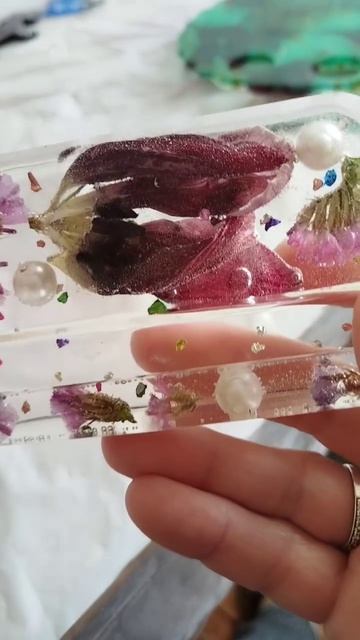 Подставка для телефона с натуральными цветами