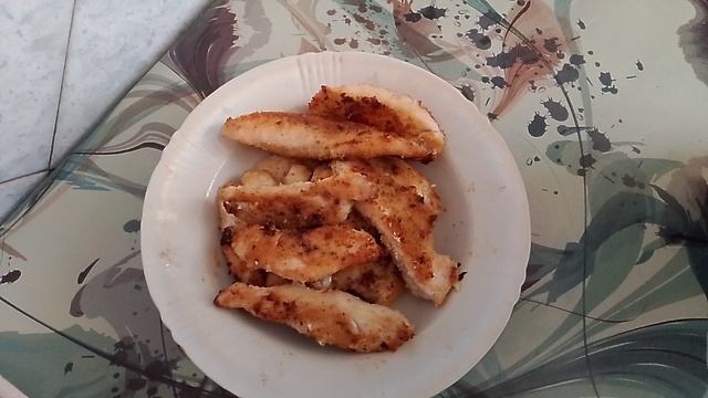 Куриная грудка в панировочных сухарях.