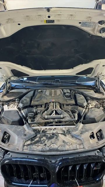 Мойка двигателя и подкапотного пространства BMW M5 #мойкадвигателя #bmwm5 #тушино