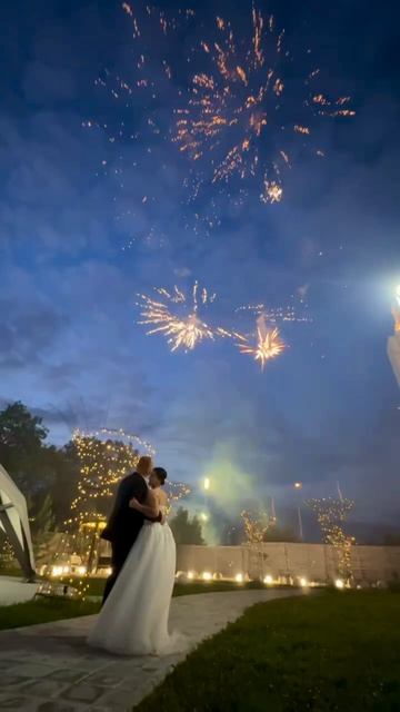 Парковый фейерверк на свадьбе
