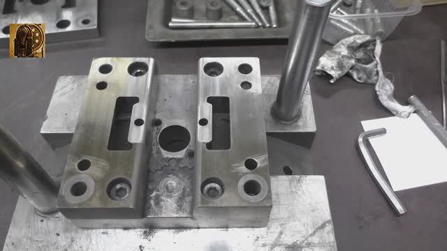 Замена пробивных пуансонов в штампе аксс 25