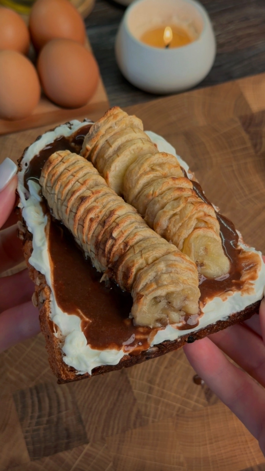 Десертный тост с карамелизированным бананом и кофе 🍌☕️