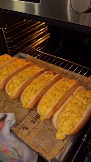 Попробуйте приготовить домашний хот-дог с насыщенным сырным вкусом