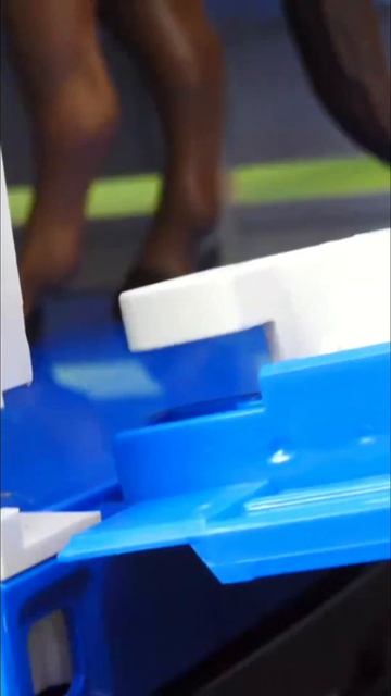 Целых 6 колёс! 😱 Что это за машинка? #игрушки #длядетей #героивмасках