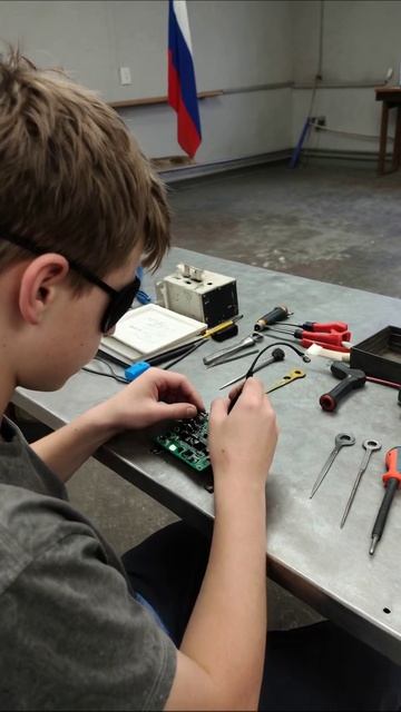 Техника под угрозой: будущее в руках молодежи #технологии #безысходность #будущее