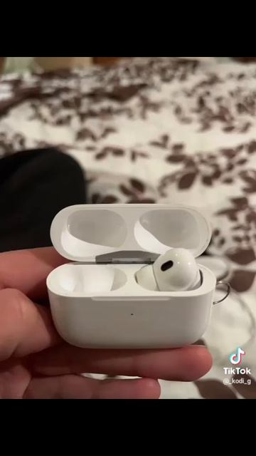 НУ ОЧЕНЬ ОДИНОКИЙ НАУШНИК