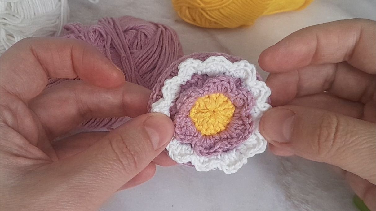 Еще одна аппликация.  Двухъярусный цветок