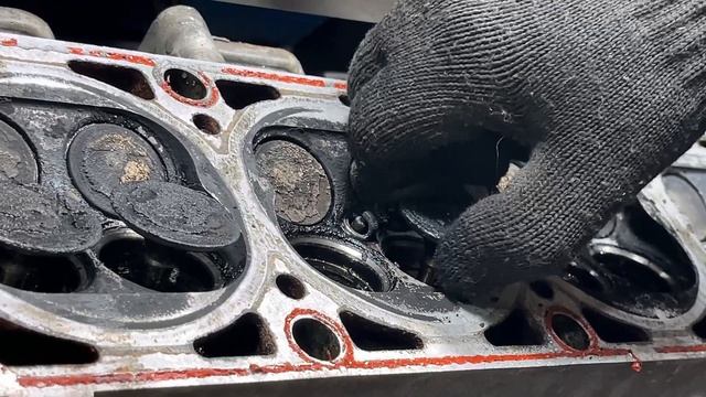 Дефектовка ГБЦ Дв. ЗМЗ 405 Е-2 5-ти опорная, смотрим в каком состоянии агрегат, сделаем дефектовку.