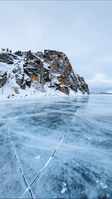 Завораживающая красота ледяного озера #пейзаж #природа #зима