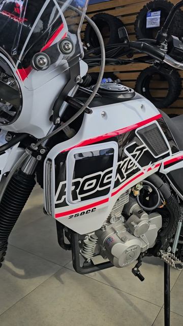 Мотоцикл эндуро ROCKOT MONTANA