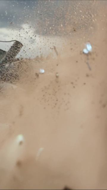 Убежище среди руин: Безнадежность детской игры #пустота #разрушение #будущее