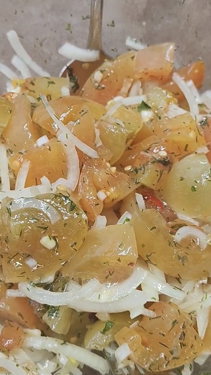 Салат из солёных помидоров!