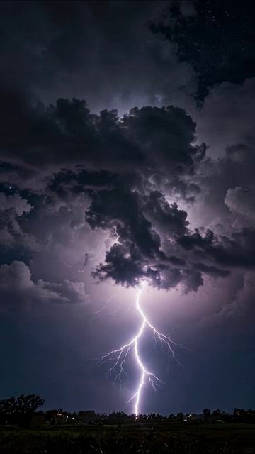 Молния в ночном небе #погода #молния #неделяуикенда