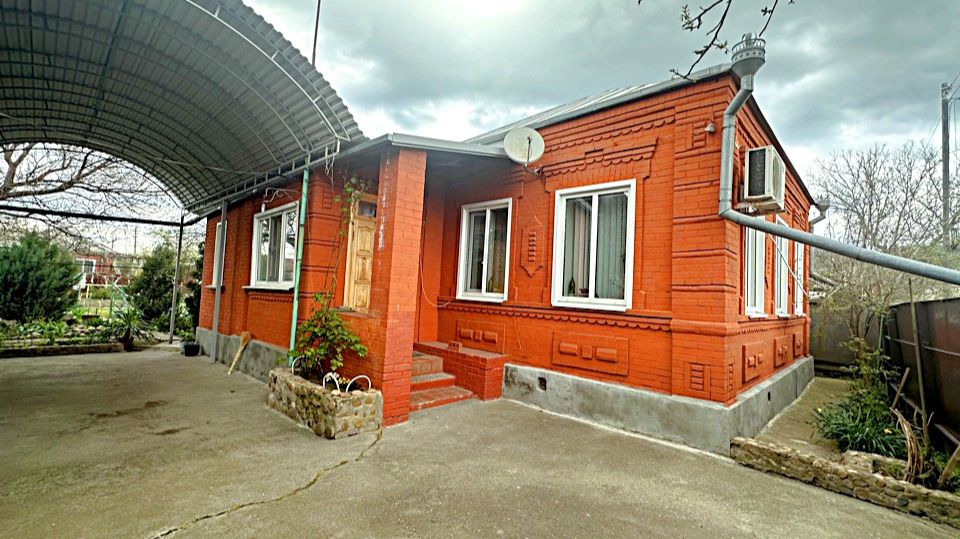 Кирпичный дом 90кв.м. 8соток 4комнаты ремонт. Краснодарский край, Прикубанский, Новокубанский район.