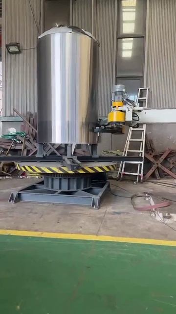 Станок для внешнего шлифования и полирования резервуара (емкости)