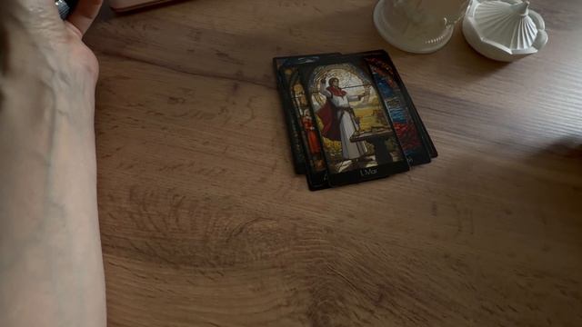 Мысли , чувства , действия загаданного партнера. Таро расклад