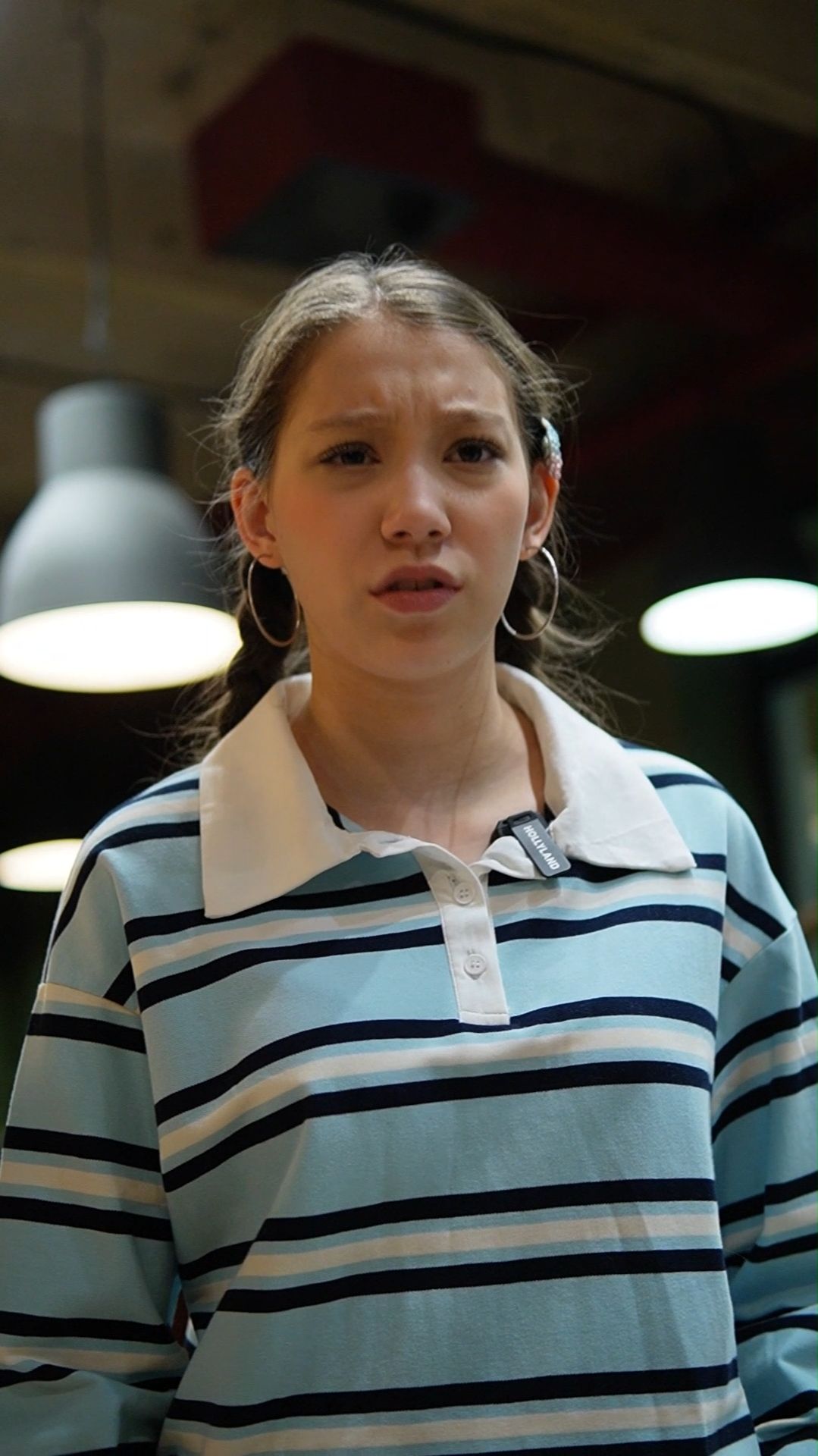 Зачем вы кота тыкаете?