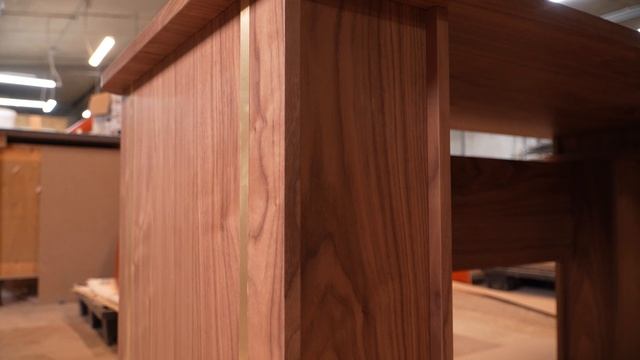 Стол из шпона Американского Ореха - компания РОВНО