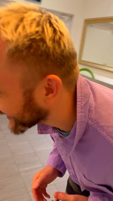 Оливию неожиданно обняла туалетная бумага