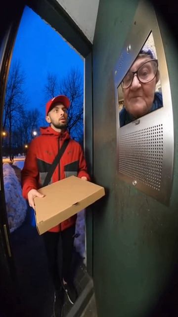 «Спой гимн подъезда!»: доставка пиццы пошла не по плану 🤣🎤
#бабушка #бабуля #юмор #смешноевидео #при