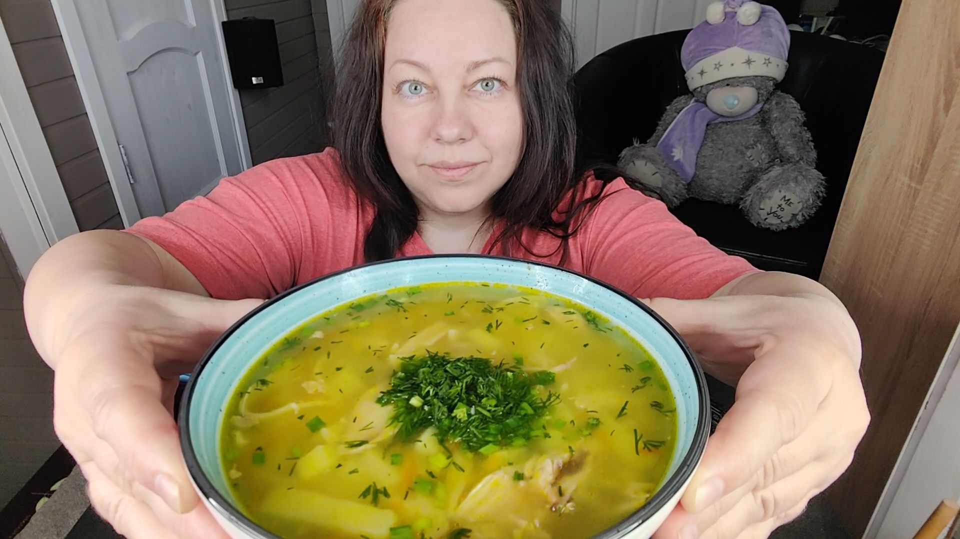 Мукбанг Суп с лапшой на домашней курочке, компот.