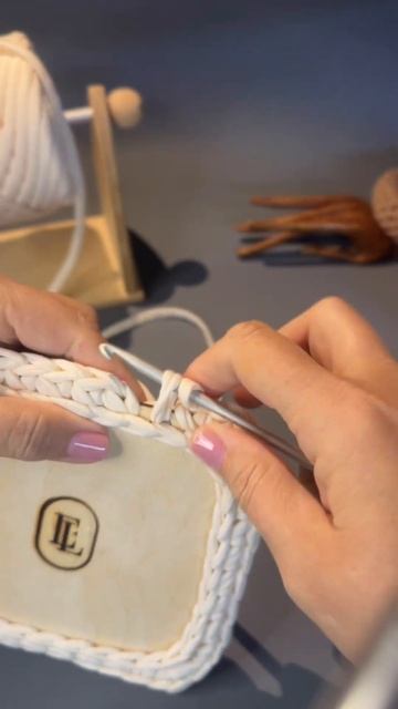 Обвязка квадратного донышка крючком.