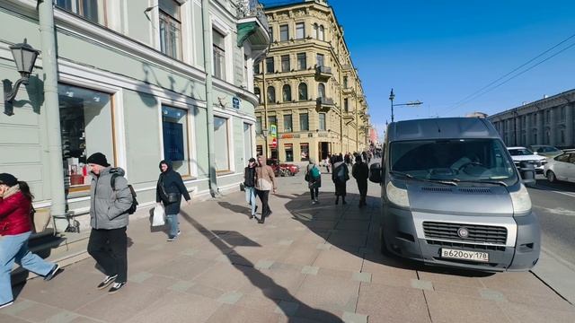 Аренда на Невском 64, витрины, угол, трафик