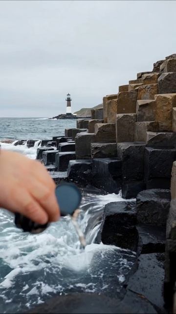 Маяк и морская стихия: красота природы #природа #маяк #пейзаж