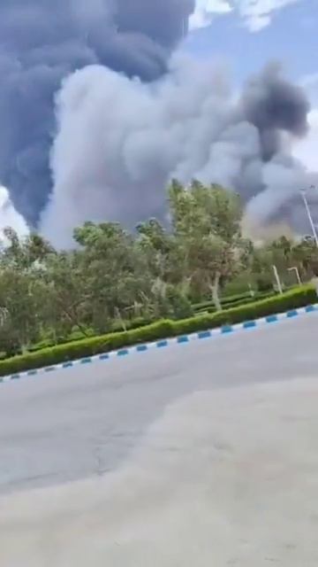 США и Израиль нарушили перемирие, проведя атаку на нефтеперерабатывающий завод на юге Ирана.