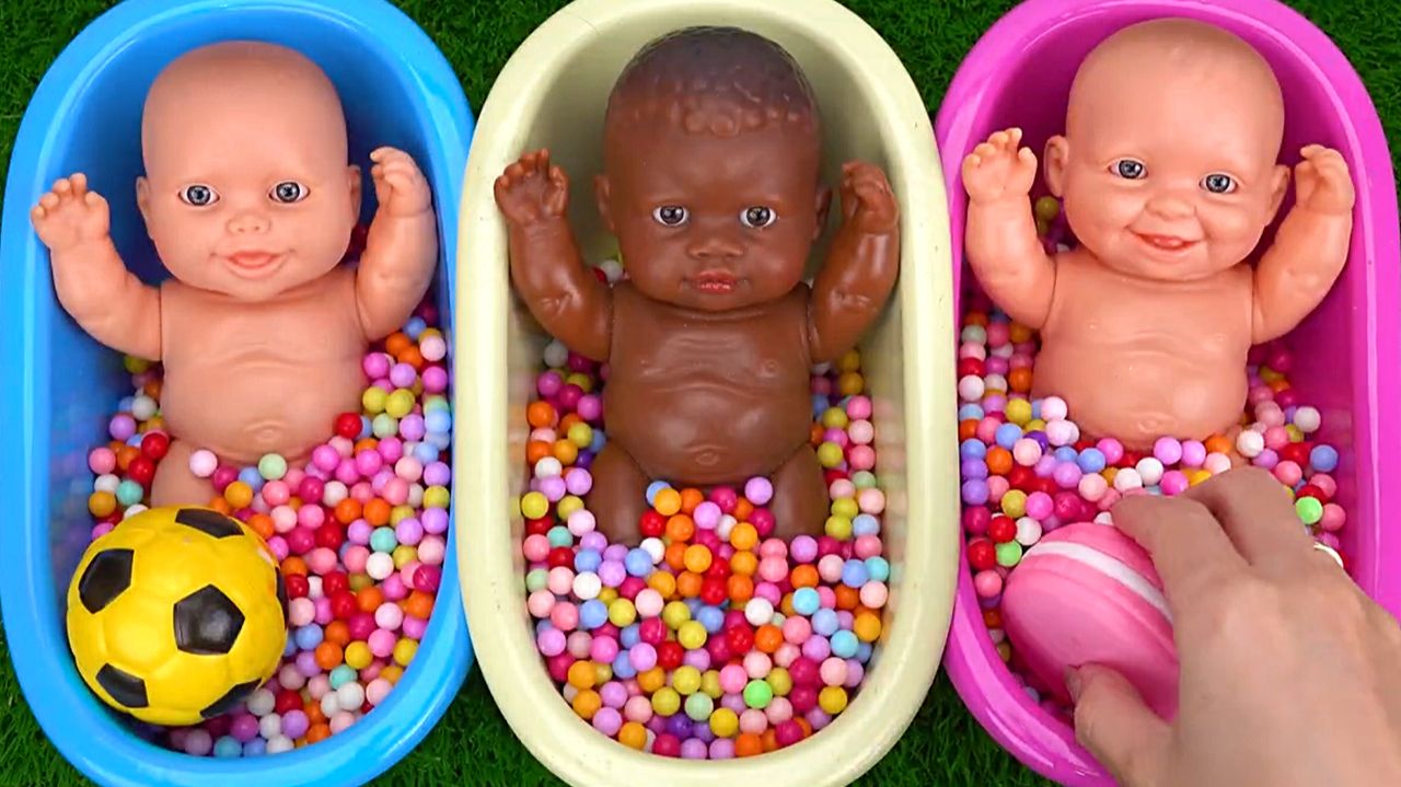 Для самых маленьких зрителей первые мультики. Маленькие куклы. Бусинки.