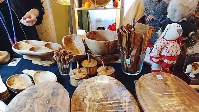 Олива на ярмарке в старинной усадьбе ...