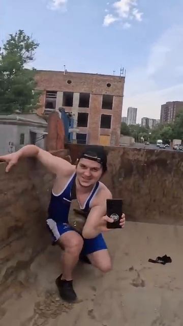 ЗАПРЫГНУЛИ В КАМАЗ НА ХОДУ!  (SanekMix)