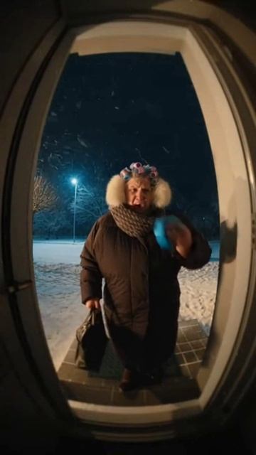 Восстание машин началось с нашего подъезда! 🤖👵
#бабушка #бабуля #юмор #смешноевидео #приколы #домофо