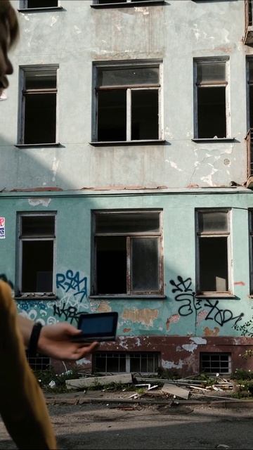 Заброшенный дом: стены говорят #разрушение #граффити #пейзаж