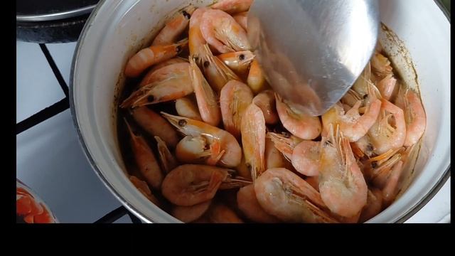 Варим креветки северные. Много креветок с икрой
