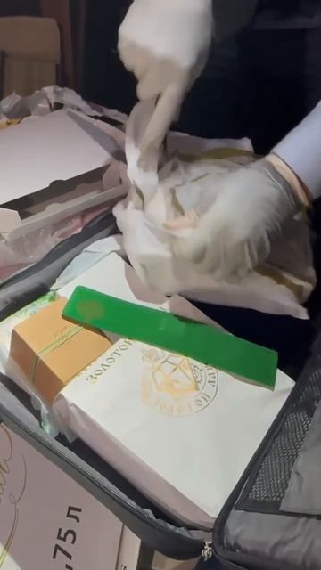 Видео обыска у замглавы Кубани Коробки