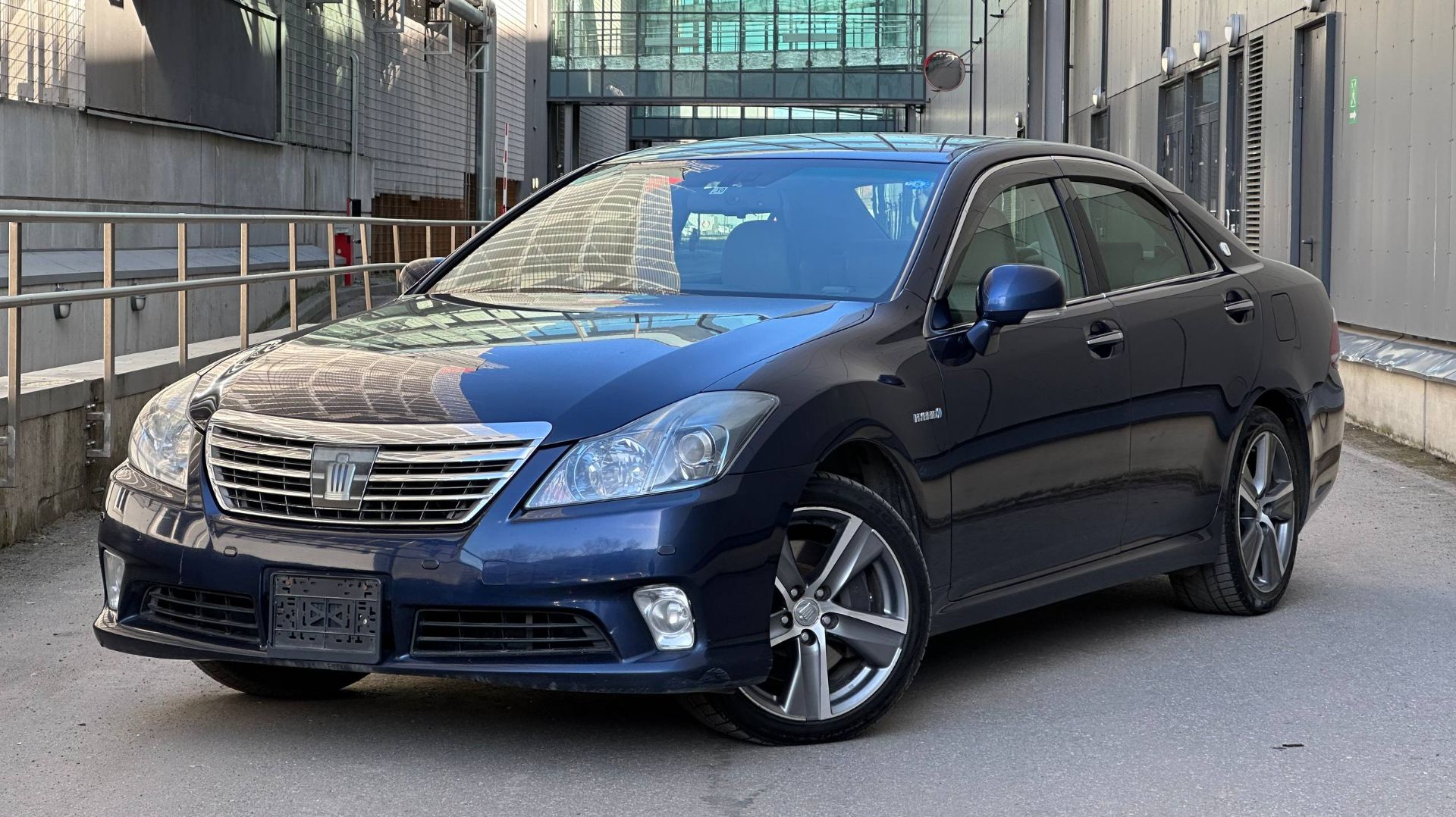 Toyota Crown XIII (S200), 2011