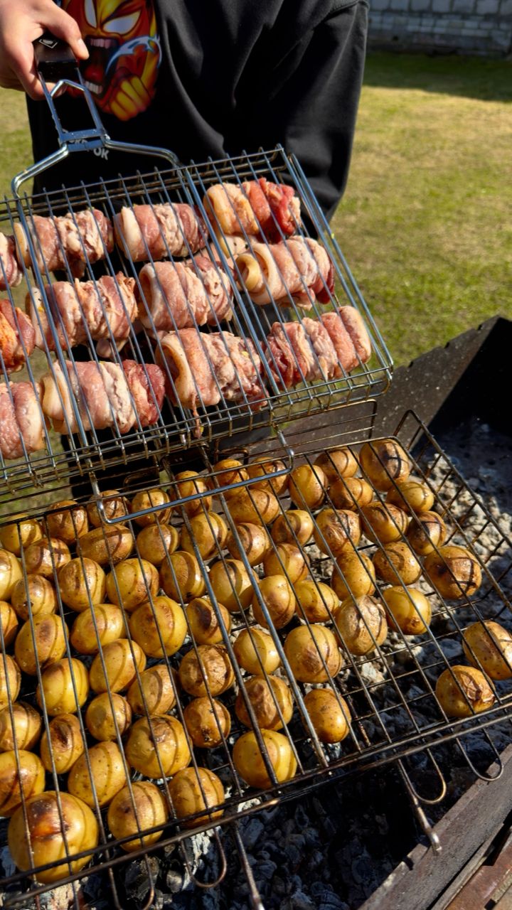 Картофель с грудинкой на мангале