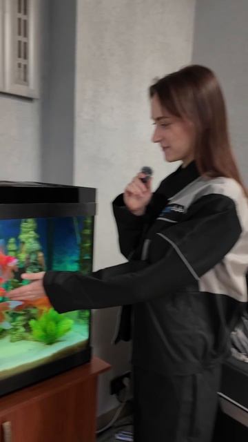 Пока машина в сервисе, можно расслабиться в зоне ожидания 👀