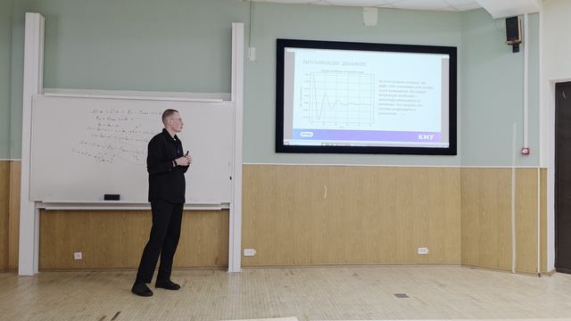 Спектральный анализ динамической устойчивости линеаризованной модели качаний (КМУ ИТМО 2026)