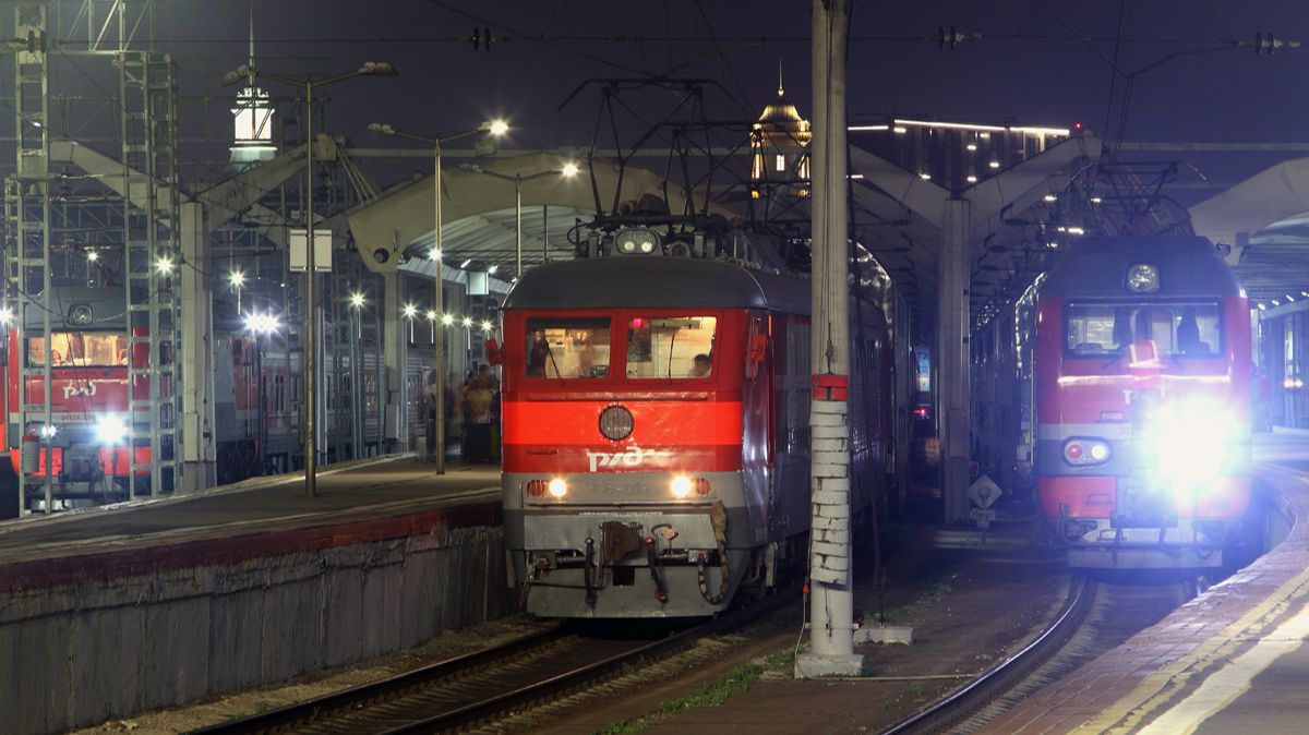 Пассажирские поезда - 12