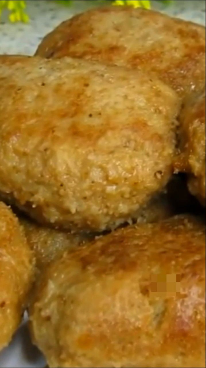 Котлетки мои прямо тают во рту, снаружи похрустывающие. Любимый рецепт.