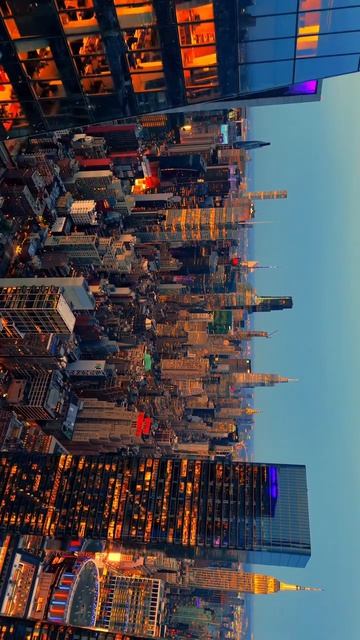 Рваный ритм башен стирает линию горизонта